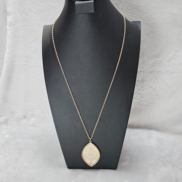 C 1946 Jewelry - C1946 Mother of Pearl MOP Filigree Floral Mandala Pendant Necklace Gold Tone